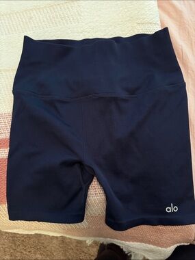 ALO Yoga Ribbed High-Rise Bike Shorts in Navy Blue